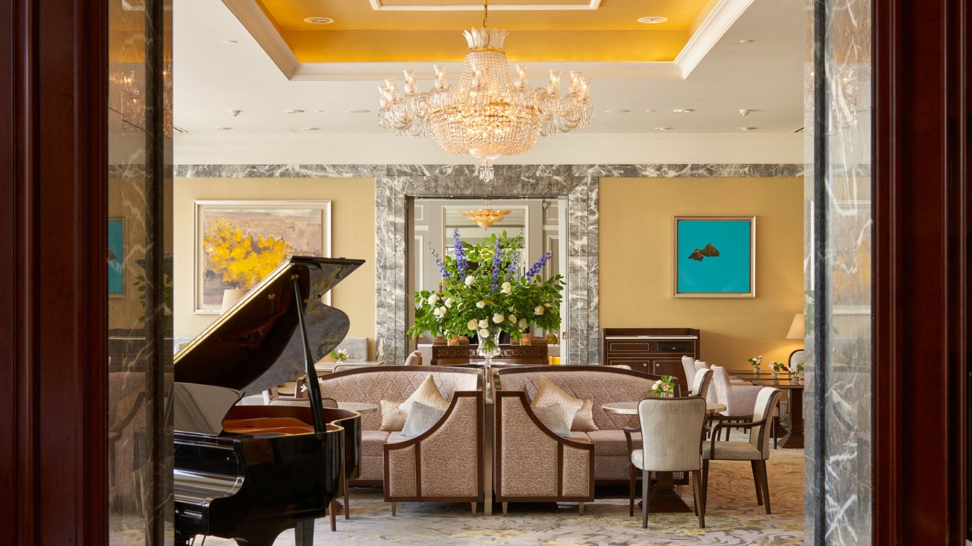 Lobby Lounge 1 FL 4500px (2).jpg ihg (Custom)