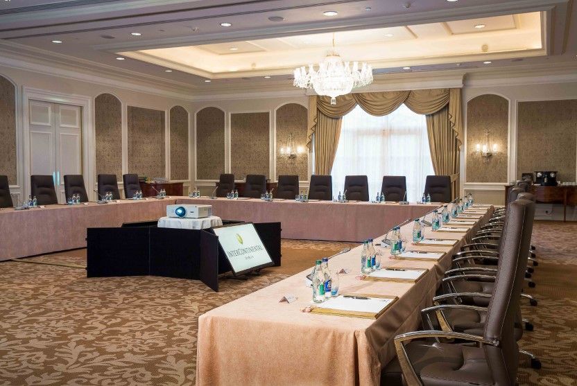Ailesbury Room U Shape Set-Up (Custom)