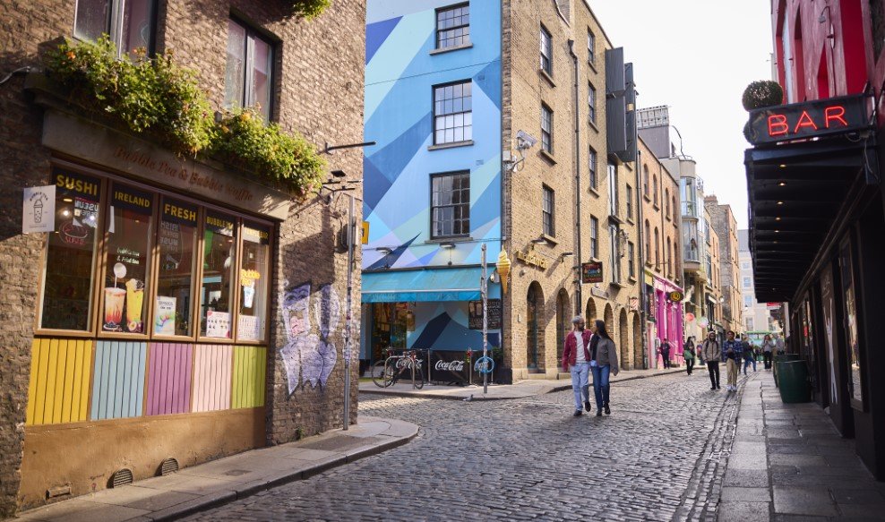 Temple bar streetscape dublin city custom www.intercontinentaldublin.ie