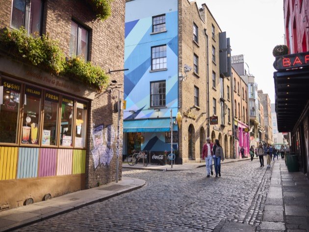 Temple bar streetscape dublin city custom www.intercontinentaldublin.ie