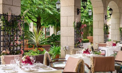 Garden terrace outdoor dining www.intercontinentaldublin.ie